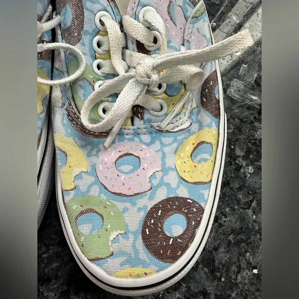 VANS RARE Authentic Donuts Munchies Sprinkles Shoes Size 7.5 Men's 9 Women's